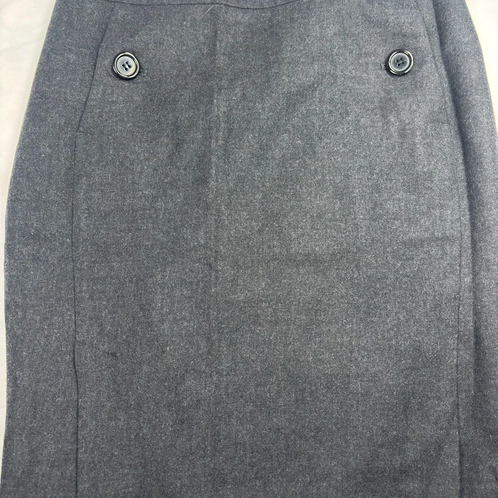 The Limited pencil Skirt‎